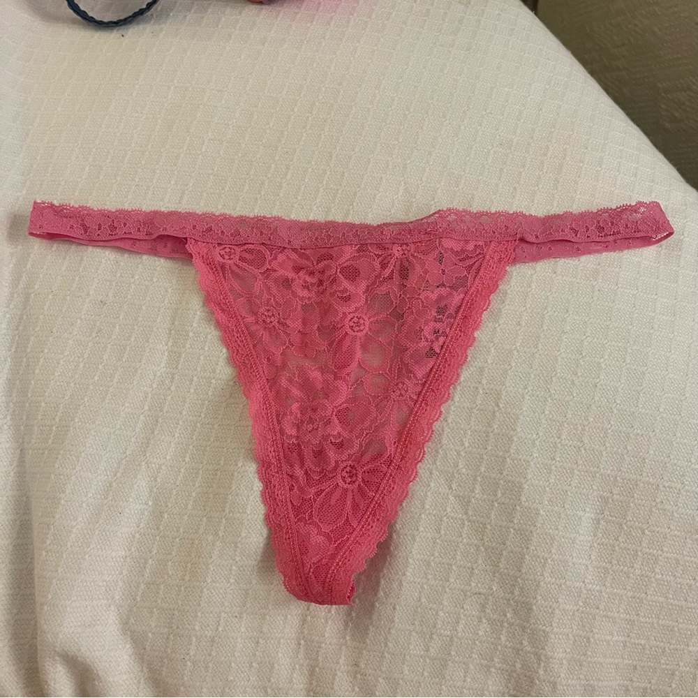 Victoria’s Secret Pink Lace V String Thong Size Large NWT